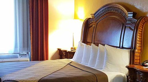 1 King Bed Jetted Tub Non-Smoking Photo 3