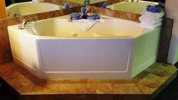1 King Bed Jetted Tub Non-Smoking Photo 2